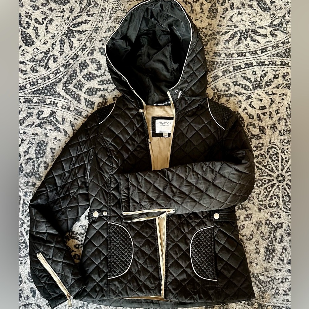 Nautica quilted puffer jacket in classic black with tan trim accents 🤍 - Picture 9 of 13